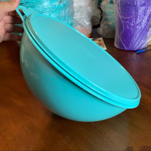 Tupperware Large That’s a Bowl - Picture 2 of 6